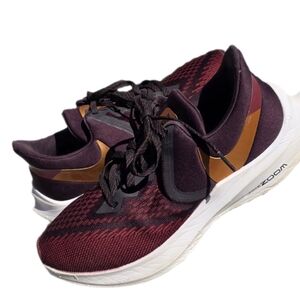 Nike Women's Air Zoom Winflo 6 Running Shoe in burgundy and metallic copper. 9.5